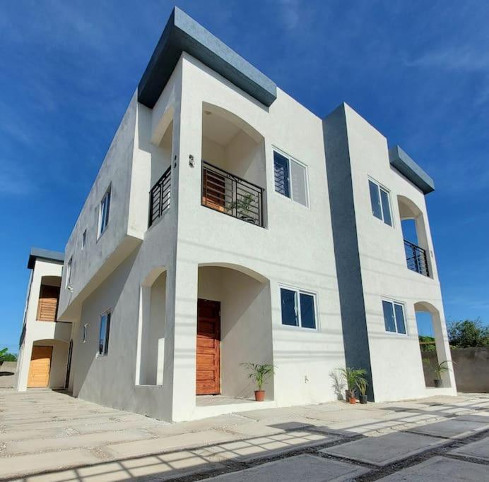 'The Solace' New Luxury Modern 1Bed 1Bath Apt. Portmore Exterior photo